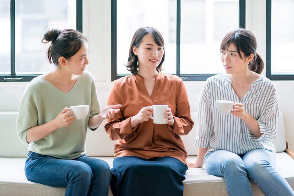 主婦の会話イメージ。